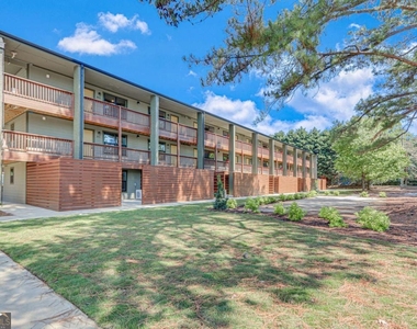 710 Jesse Jewell Parkway Se - Photo Thumbnail 15