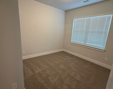 110 Maple Trail - Photo Thumbnail 4
