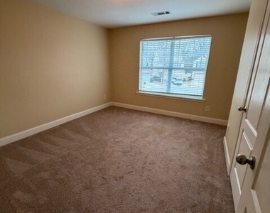 157 Northfield Circle - Photo Thumbnail 9