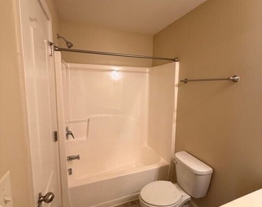 157 Northfield Circle - Photo Thumbnail 12
