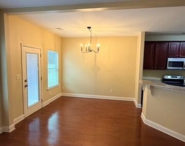 157 Northfield Circle - Photo Thumbnail 2