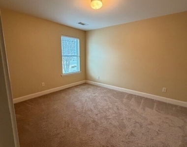 157 Northfield Circle - Photo Thumbnail 10
