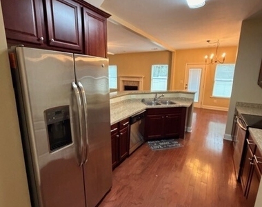 157 Northfield Circle - Photo Thumbnail 4