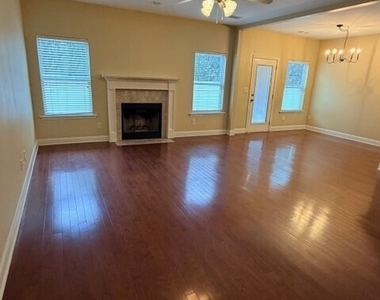 157 Northfield Circle - Photo Thumbnail 1