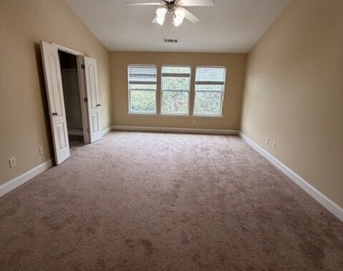 157 Northfield Circle - Photo Thumbnail 5