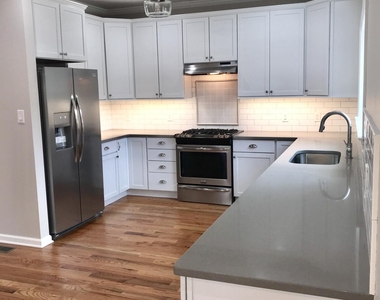 504 N Lake Drive - Photo Thumbnail 2