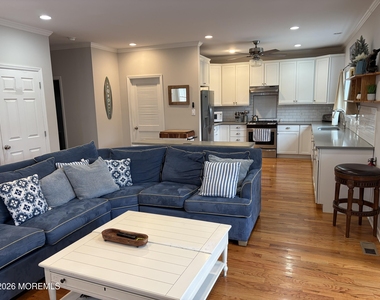 504 N Lake Drive - Photo Thumbnail 11