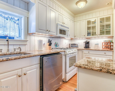5 1/2 Embury Avenue - Photo Thumbnail 9