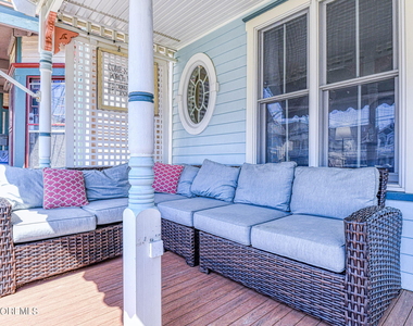 5 1/2 Embury Avenue - Photo Thumbnail 3