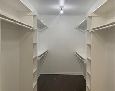 6005 Black Berry Drive - Photo Thumbnail 17