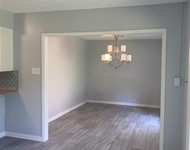 6005 Black Berry Drive - Photo Thumbnail 7