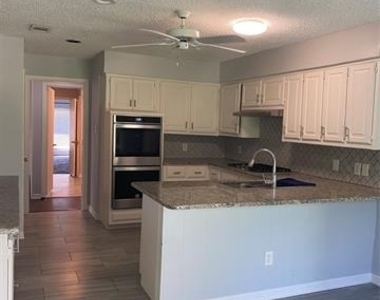6005 Black Berry Drive - Photo Thumbnail 6
