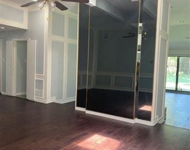 6005 Black Berry Drive - Photo Thumbnail 2