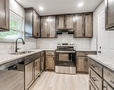 1612 Cherry Stone Street - Photo Thumbnail 8