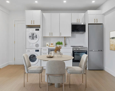 244 West 72nd Street - Photo Thumbnail 2