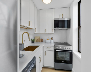 244 West 72nd Street - Photo Thumbnail 3