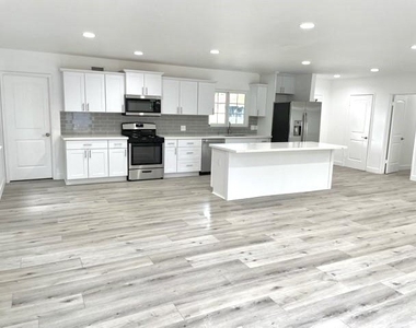 12472 Woodlawn - Photo Thumbnail 3