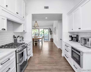3550 Laketree Dr - Photo Thumbnail 9