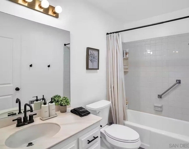3550 Laketree Dr - Photo Thumbnail 30