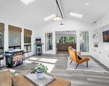 3550 Laketree Dr - Photo Thumbnail 2