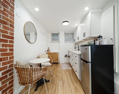 2154 Union St - Photo Thumbnail 1