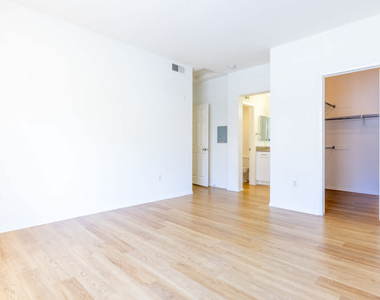 27800 N. Mcbean Parkway - Photo Thumbnail 17
