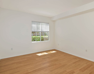 27800 N. Mcbean Parkway - Photo Thumbnail 15