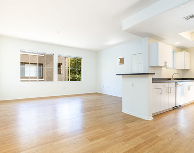 27800 N. Mcbean Parkway - Photo Thumbnail 6