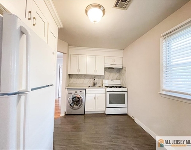 2105 Saint Georges Avenue - Photo Thumbnail 5
