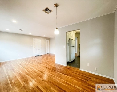 2105 Saint Georges Avenue - Photo Thumbnail 3