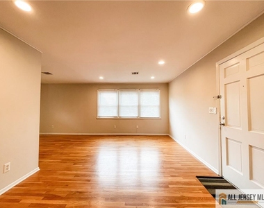 2105 Saint Georges Avenue - Photo Thumbnail 14
