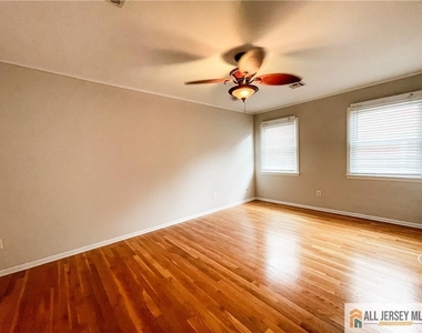 2105 Saint Georges Avenue - Photo Thumbnail 11