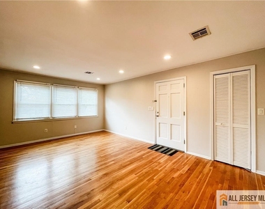 2105 Saint Georges Avenue - Photo Thumbnail 15