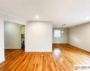 2105 Saint Georges Avenue - Photo Thumbnail 1