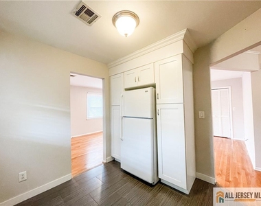 2105 Saint Georges Avenue - Photo Thumbnail 7
