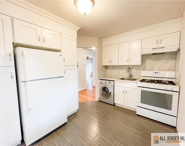 2105 Saint Georges Avenue - Photo Thumbnail 6
