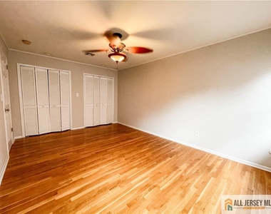 2105 Saint Georges Avenue - Photo Thumbnail 12
