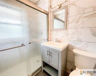 2105 Saint Georges Avenue - Photo Thumbnail 8