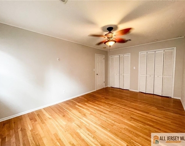 2105 Saint Georges Avenue - Photo Thumbnail 13