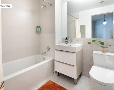30-77 Vernon Boulevard - Photo Thumbnail 7