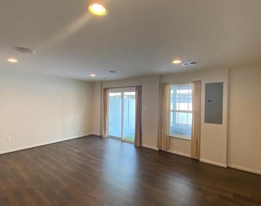 105 Chamomile Court - Photo Thumbnail 24