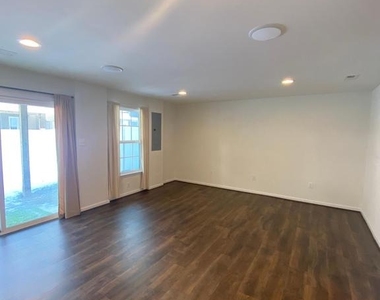 105 Chamomile Court - Photo Thumbnail 23