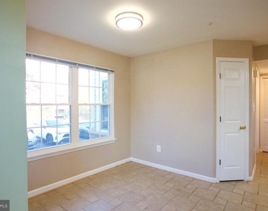 913 Hillside Lake Terrace - Photo Thumbnail 7
