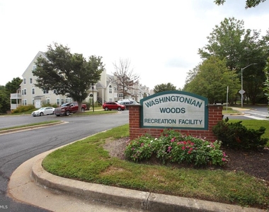 913 Hillside Lake Terrace - Photo Thumbnail 17