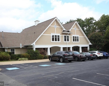 913 Hillside Lake Terrace - Photo Thumbnail 20