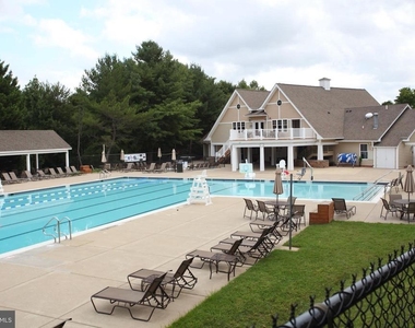 913 Hillside Lake Terrace - Photo Thumbnail 22