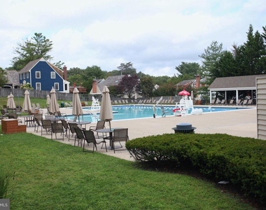 913 Hillside Lake Terrace - Photo Thumbnail 21