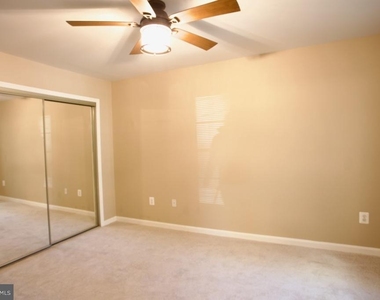 913 Hillside Lake Terrace - Photo Thumbnail 13