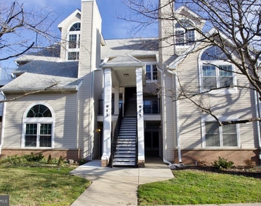913 Hillside Lake Terrace - Photo Thumbnail 18
