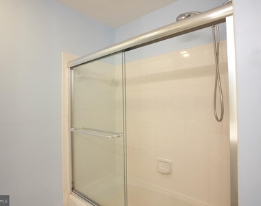 913 Hillside Lake Terrace - Photo Thumbnail 16